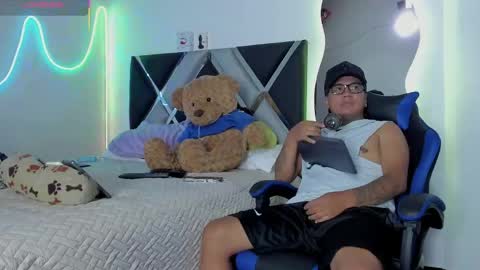 winniepooh_69 online show from May 27, 2026, 9:23 pm