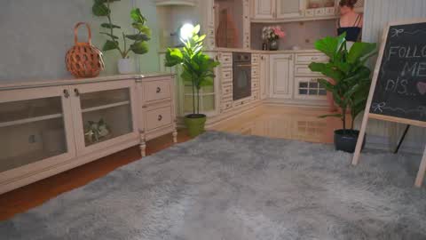 Snapshot of winnieriedesel chatting on June 5, 2026, 3:46 am Lillian online show from June 5, 2026, 3:46 am