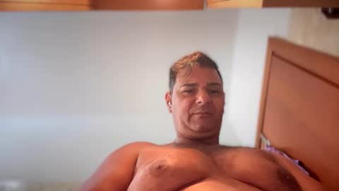 Snapshot of witebull83 chatting on March 26, 2026, 10:21 am Witebull online show from March 26, 2026, 10:21 am