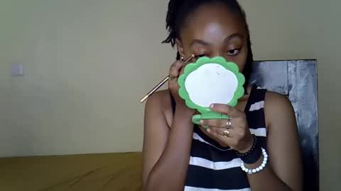 girlie o online show from January 28, 2025, 9:50 pm