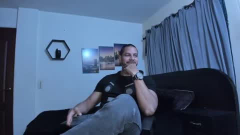 Magnus Dark independent model online show from November 21, 2025, 4:33 am