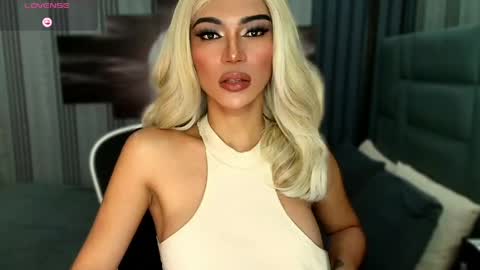 Julia online show from April 12, 2026, 5:56 am