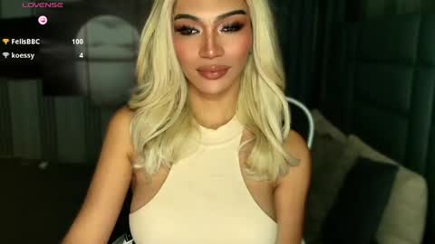 Snapshot of womanofyourdesire_ts chatting on April 30, 2026, 6:42 am Julia online show from April 30, 2026, 6:42 am