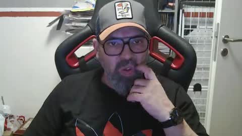 Snapshot of womenizzeer chatting on February 26, 2025, 10:20 pm Adam online show from February 26, 2025, 10:20 pm