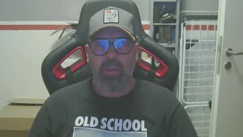 Snapshot of womenizzeer chatting on March 12, 2025, 10:17 pm Adam online show from March 12, 2025, 10:17 pm