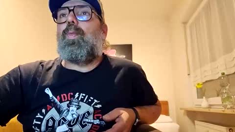 Snapshot of womenizzeer chatting on October 25, 2025, 10:59 pm Adam online show from October 25, 2025, 10:59 pm