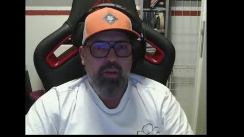 Snapshot of womenizzeer chatting on November 3, 2025, 12:02 am Adam online show from November 3, 2025, 12:02 am