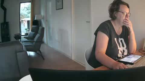 woodwurm and Snoeske online show from March 7, 2025, 6:13 am