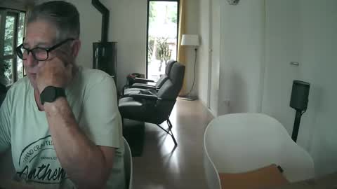 woodwurm and Snoeske online show from September 16, 2025, 3:46 pm