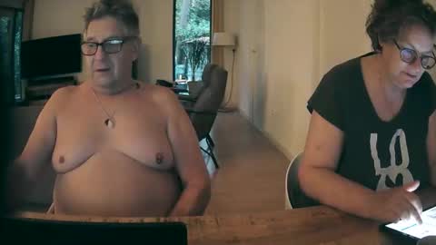 woodwurm and Snoeske online show from October 17, 2025, 6:16 am