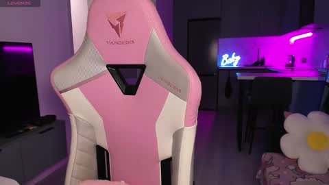 Emi online show from October 27, 2025, 6:01 pm