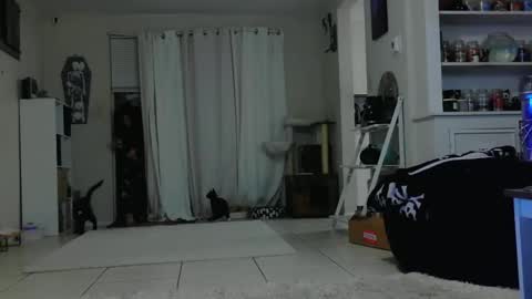 Crystal Lake online show from October 8, 2025, 5:05 am