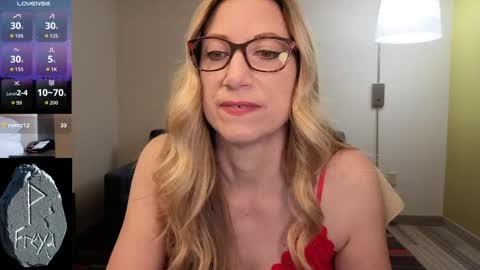 Snapshot of wynfreya chatting on May 19, 2026, 11:05 am Wyn online show from May 19, 2026, 11:05 am