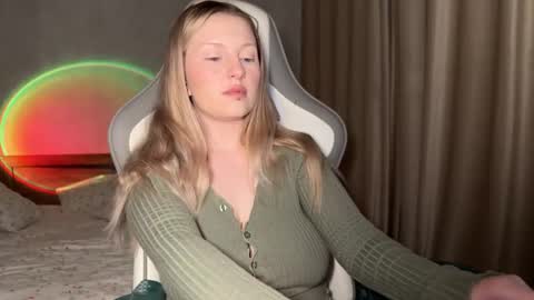 eva online show from December 15, 2025, 5:28 pm