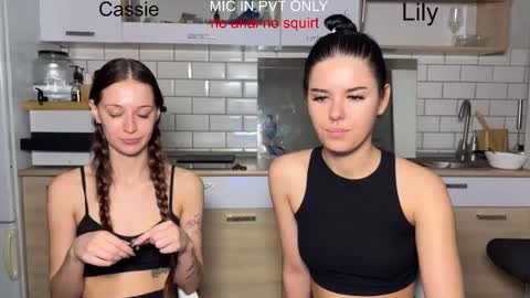 wiwi clap clap cat baby girl online show from January 11, 2026, 4:34 pm