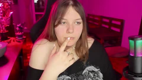 LOVE NERDS ONLY online show from December 23, 2025, 4:10 am