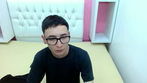 xcoupleplayxx online show from April 14, 2026, 3:12 am