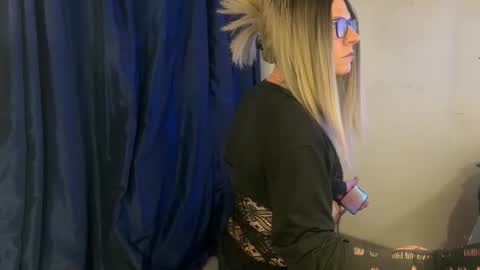 xdresserwithass online show from December 19, 2025, 8:32 am