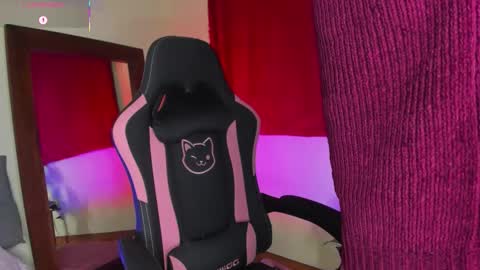 Snapshot of xemily_hardy chatting on October 20, 2025, 1:17 am Kanae. online show from October 20, 2025, 1:17 am