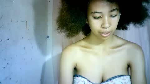 xenna610827 online show from February 19, 2025, 2:55 pm