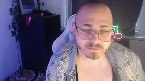 Snapshot of xfabian_love chatting on September 24, 2025, 6:28 am F A B I A N online show from September 24, 2025, 6:28 am