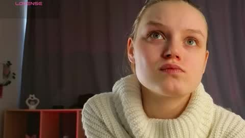 Luna and Lina online show from February 5, 2026, 4:06 am