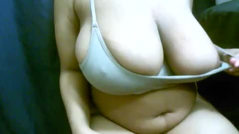 XiaoXiao  online show from April 14, 2026, 3:23 am