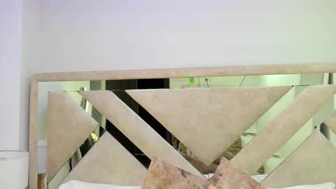 Xime  online show from December 19, 2025, 4:19 am