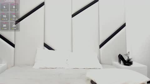 ximenacosta online show from November 30, 2025, 12:53 pm