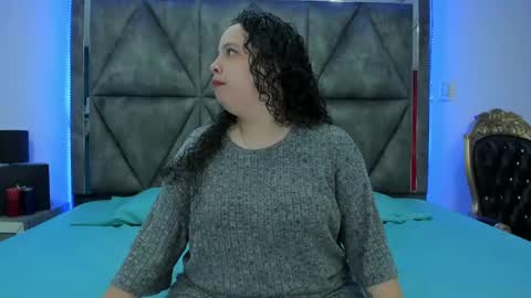 Snapshot of ximenarusso chatting on December 11, 2024, 3:02 am online show from December 11, 2024, 3:02 am