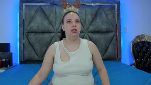 Snapshot of ximenarusso chatting on December 15, 2024, 6:51 am online show from December 15, 2024, 6:51 am