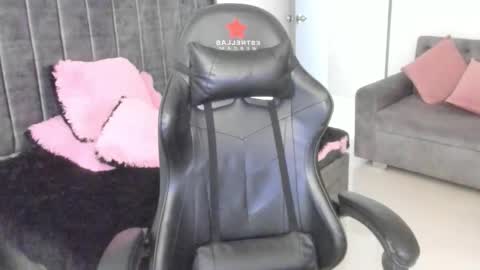 xiomara_cortes online show from September 24, 2025, 12:30 pm