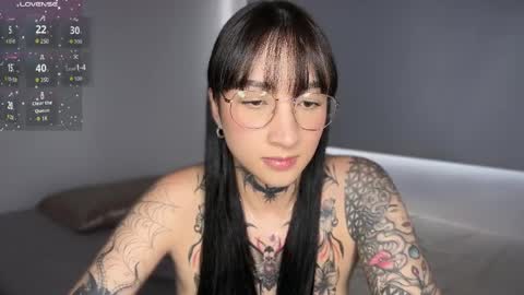 xisisxx online show from April 4, 2026, 7:33 pm