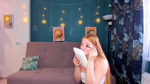 Chloe online show from December 13, 2024, 7:25 am