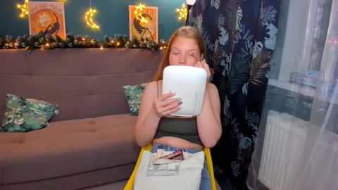 Chloe online show from December 16, 2024, 2:16 pm