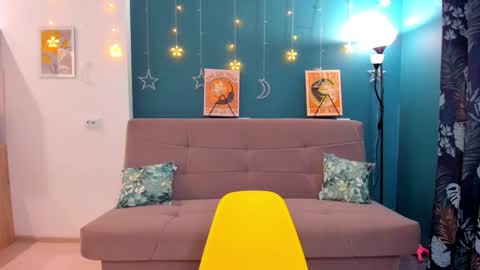 Chloe online show from February 14, 2025, 8:42 am