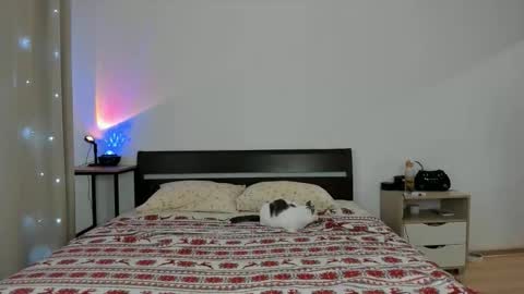 Chloe online show from November 18, 2025, 8:08 am