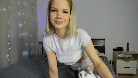 Chloe online show from November 26, 2025, 11:22 am