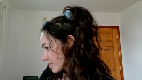 Mia online show from February 28, 2025, 9:12 pm