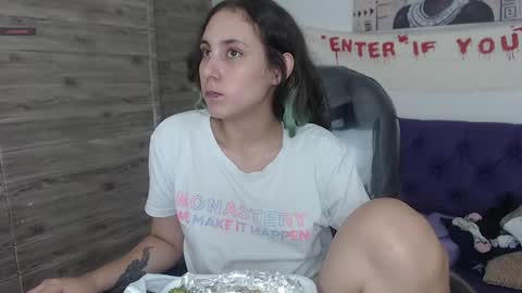 lunna online show from December 17, 2024, 7:04 pm