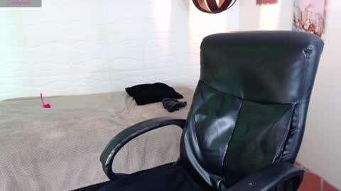 lunna online show from January 6, 2025, 7:45 pm