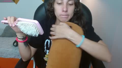 lunna online show from January 11, 2025, 8:54 pm