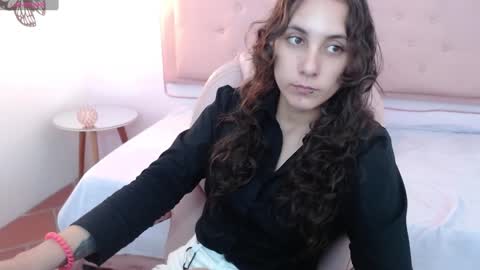 lunna online show from January 22, 2025, 7:24 pm