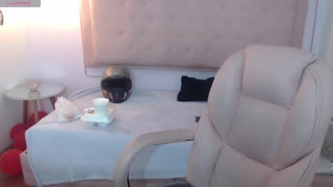 lunna online show from March 1, 2025, 7:48 pm