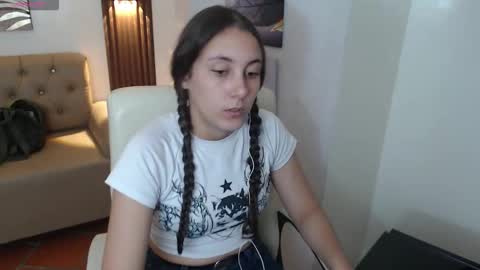 lunna online show from September 9, 2025, 7:35 pm