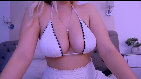 Snapshot of xnaominashx chatting on March 10, 2025, 11:10 am Naomi Nash online show from March 10, 2025, 11:10 am