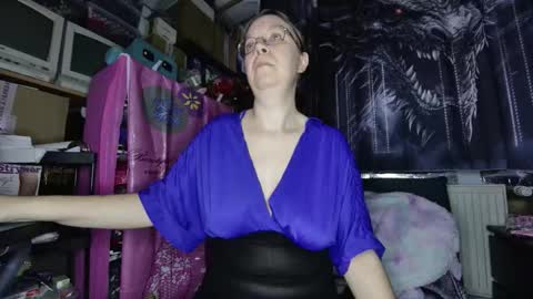 xnicetitsx online show from December 16, 2025, 8:41 am