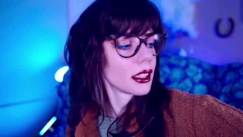 Bella Bondai online show from November 15, 2025, 4:43 am