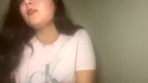 Snapshot of xocrybaby chatting on December 4, 2024, 7:01 pm xocrybaby online show from December 4, 2024, 7:01 pm