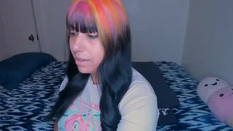 Snapshot of xocurvyrae chatting on December 3, 2024, 9:11 am Rae online show from December 3, 2024, 9:11 am